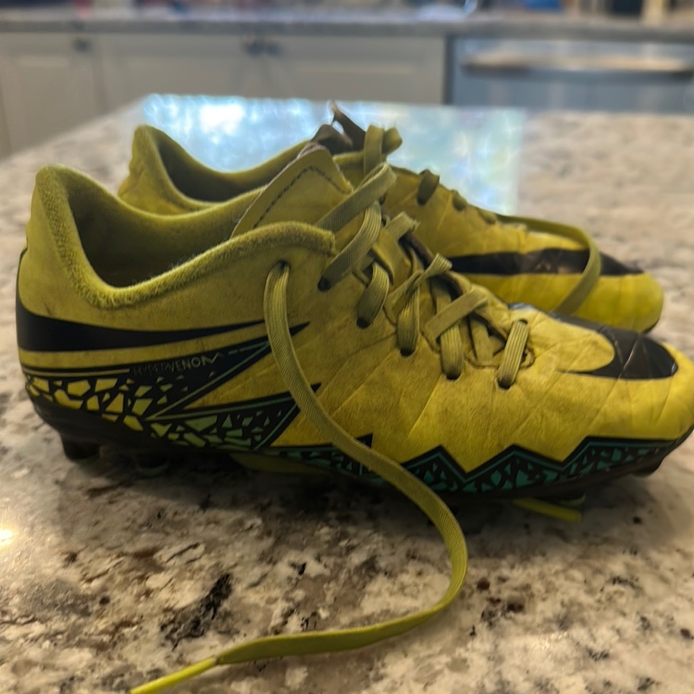 Nike Hypervenom cleats size 13